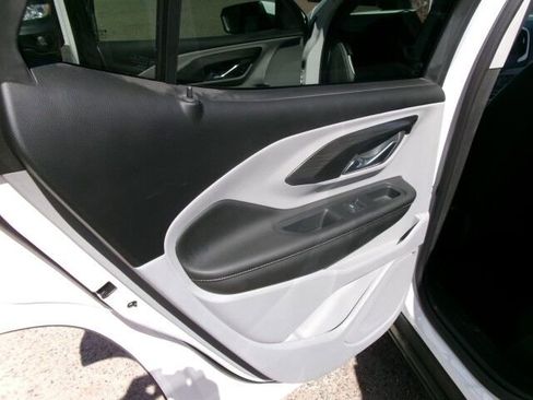 Used 2023 GMC Terrain SLE w/ Driver Convenience Package image 16