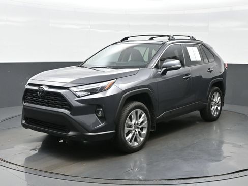 Used 2025 Toyota RAV4 XLE Premium w/ Weather Package FWD image 2