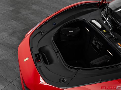 Used 2021 Ferrari F8 Tributo RWD image 12