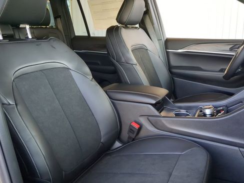 New 2026 Jeep Grand Cherokee Laredo image 8