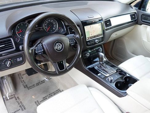 Used 2012 Volkswagen Touareg Sport AWD/4WD image 35