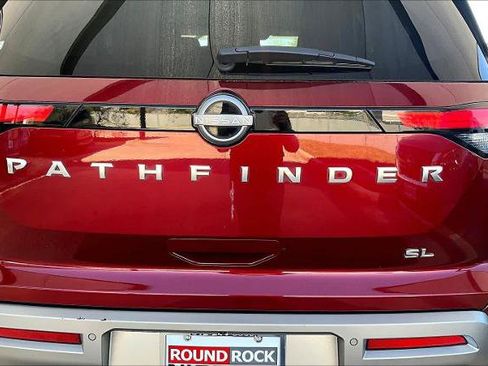 Certified 2024 Nissan Pathfinder SL image 9