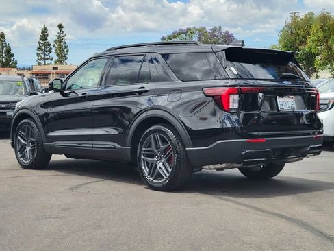 Used 2026 Ford Explorer ST-Line w/ ST-Line Street Pack RWD image 2
