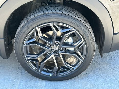 New 2026 Nissan Kicks SR w/ SR Premium Package FWD image 12