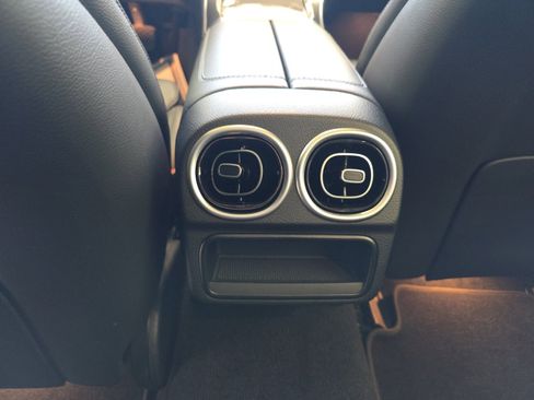 Used 2022 Mercedes-Benz C 300 Sedan image 21