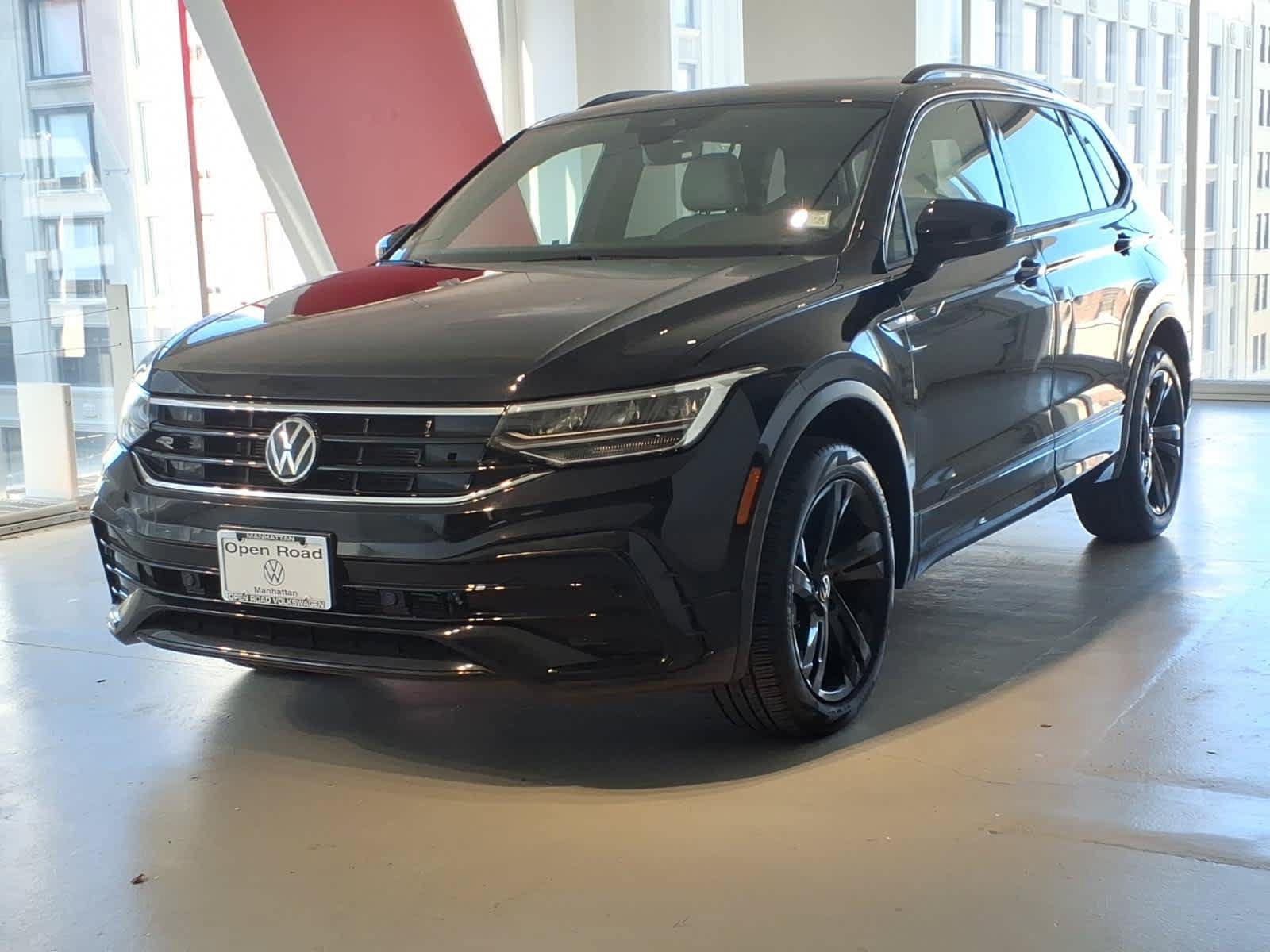 Used 2024 Volkswagen Tiguan SE R-Line AWD/4WD image 1
