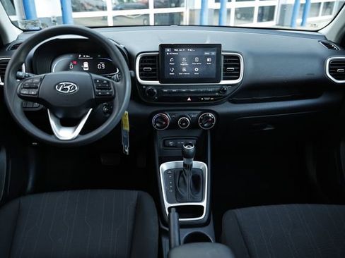 Used 2023 Hyundai Venue SE image 23