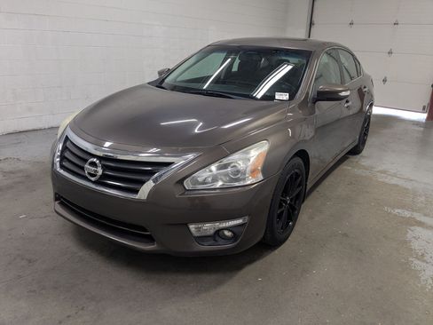 Used 2015 Nissan Altima 2.5 SV w/ Convenience Package FWD image 11