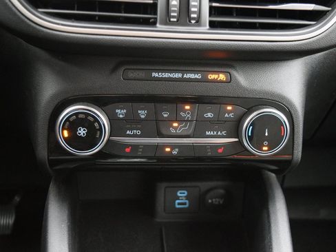 Used 2022 Ford Escape SE w/ Cold Weather Package image 21