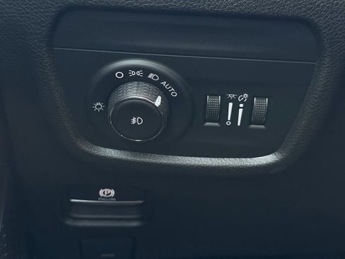 Used 2022 Jeep Grand Cherokee L Limited w/ Black Appearance Package image 26