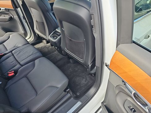 Used 2024 Volvo XC90 B6 Plus w/ Protection Package Premier image 11