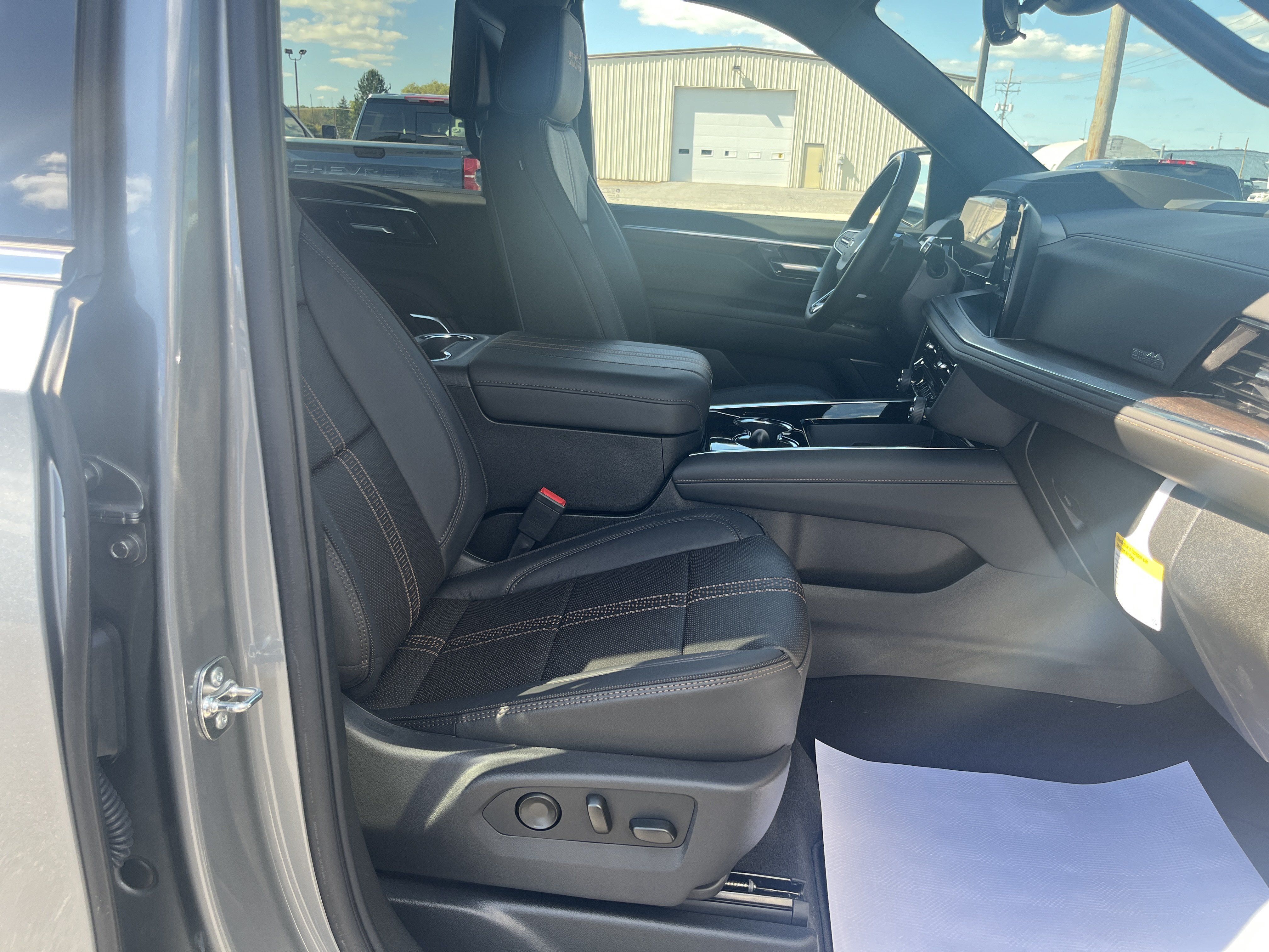 New 2026 Chevrolet Tahoe High Country AWD/4WD image 8
