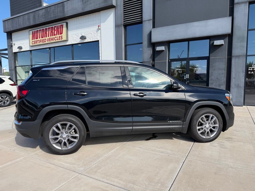 Used 2024 GMC Terrain SLT FWD image 4