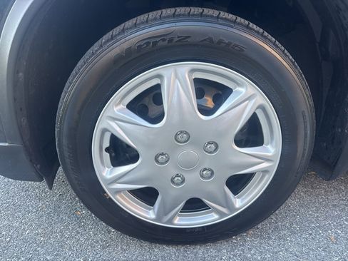 Used 2019 Nissan Rogue S image 10