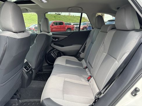 Used 2025 Subaru Outback Premium AWD/4WD image 28