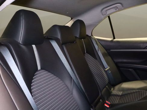 Used 2024 Toyota Camry SE image 18