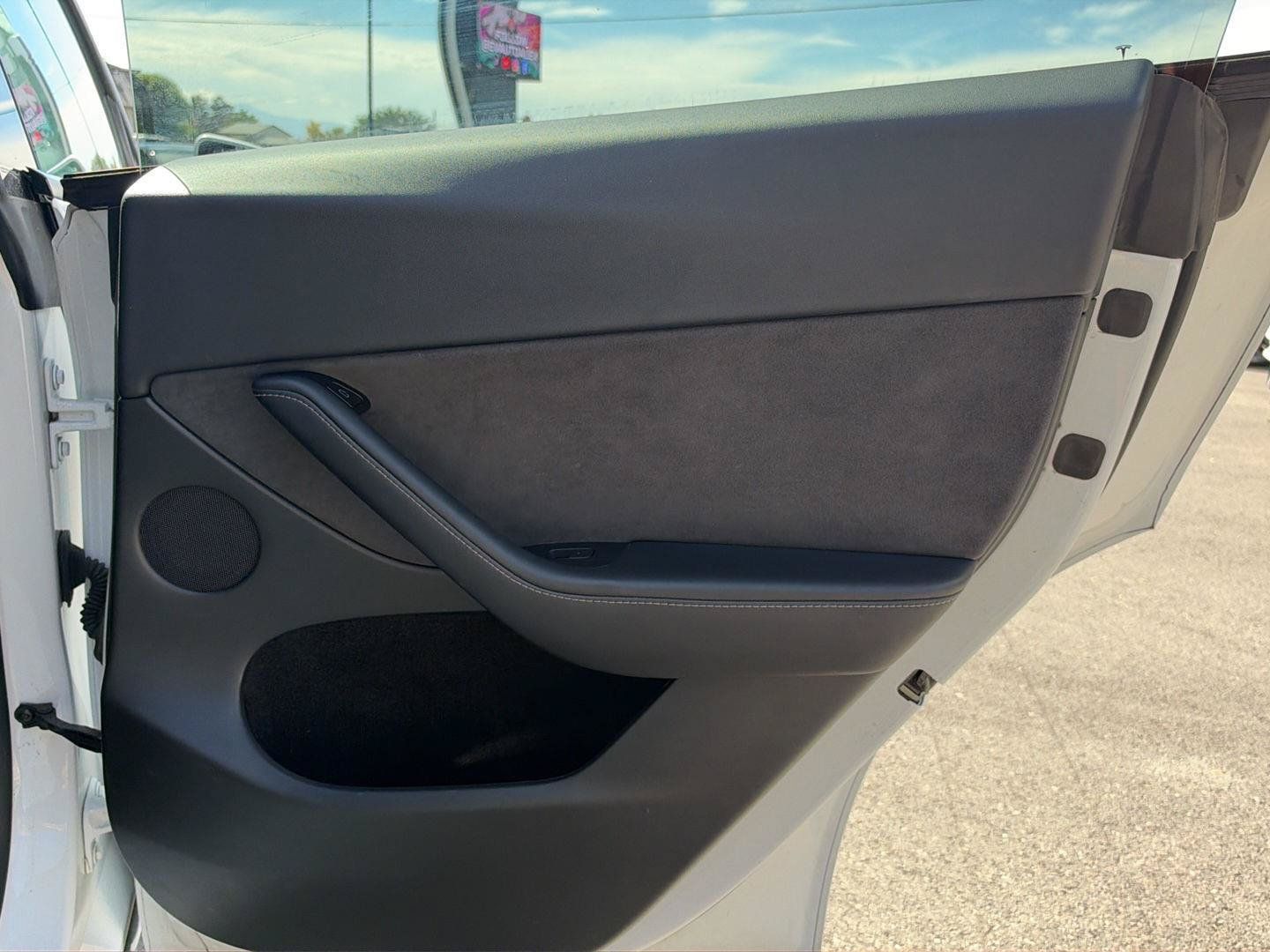 Used 2024 Tesla Model Y Long Range AWD/4WD image 22