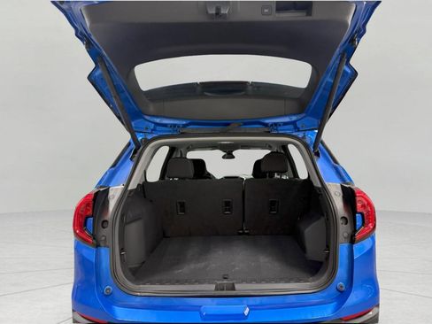 Used 2024 GMC Terrain SLE w/ Driver Convenience Package image 11