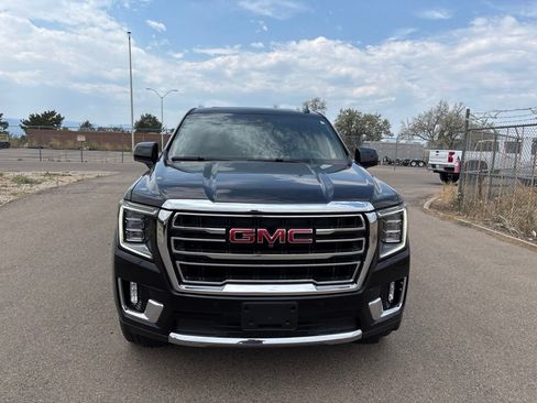 Used 2024 GMC Yukon XL SLT w/ SLT Premium Package AWD/4WD image 3