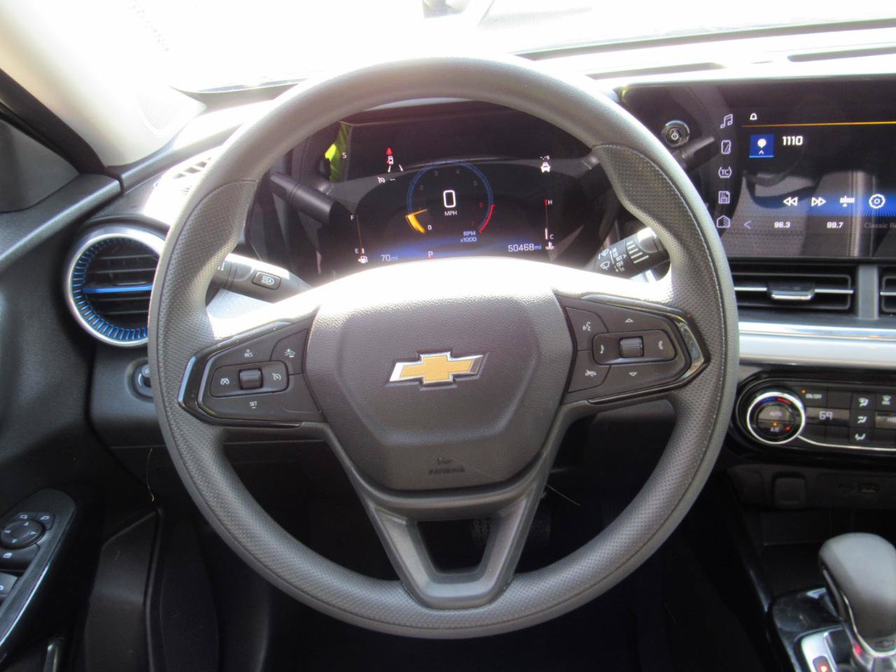 Used 2025 Chevrolet Trax LT FWD image 18