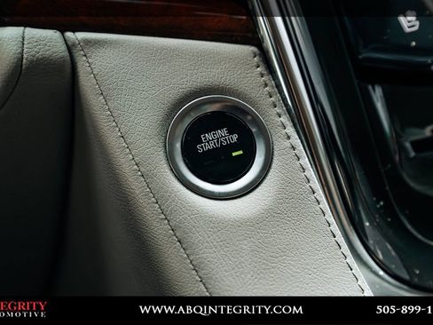 Used 2016 Cadillac Escalade Luxury AWD/4WD image 33