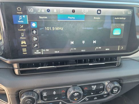 Used 2025 Jeep Wrangler Unlimited Sahara w/ Safety Group AWD/4WD image 20