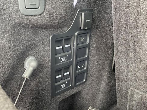 Used 2021 Land Rover Discovery HSE R-Dynamic AWD/4WD image 19