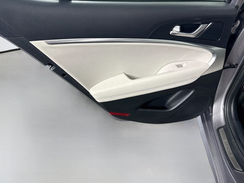 Used 2025 Genesis G70 2.5T RWD image 26