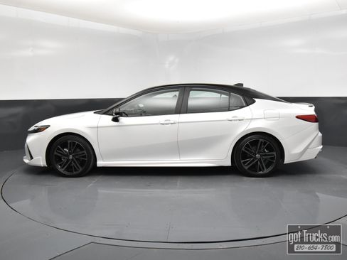 Used 2025 Toyota Camry XSE image 3