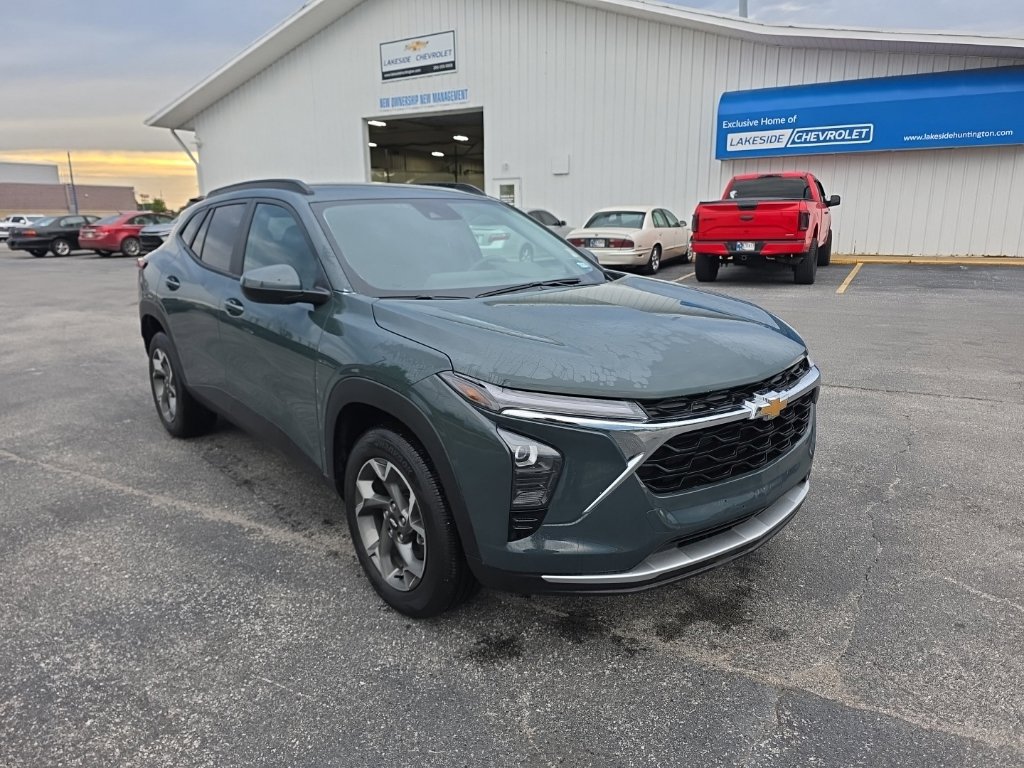 Used 2026 Chevrolet Trax LT FWD image 7