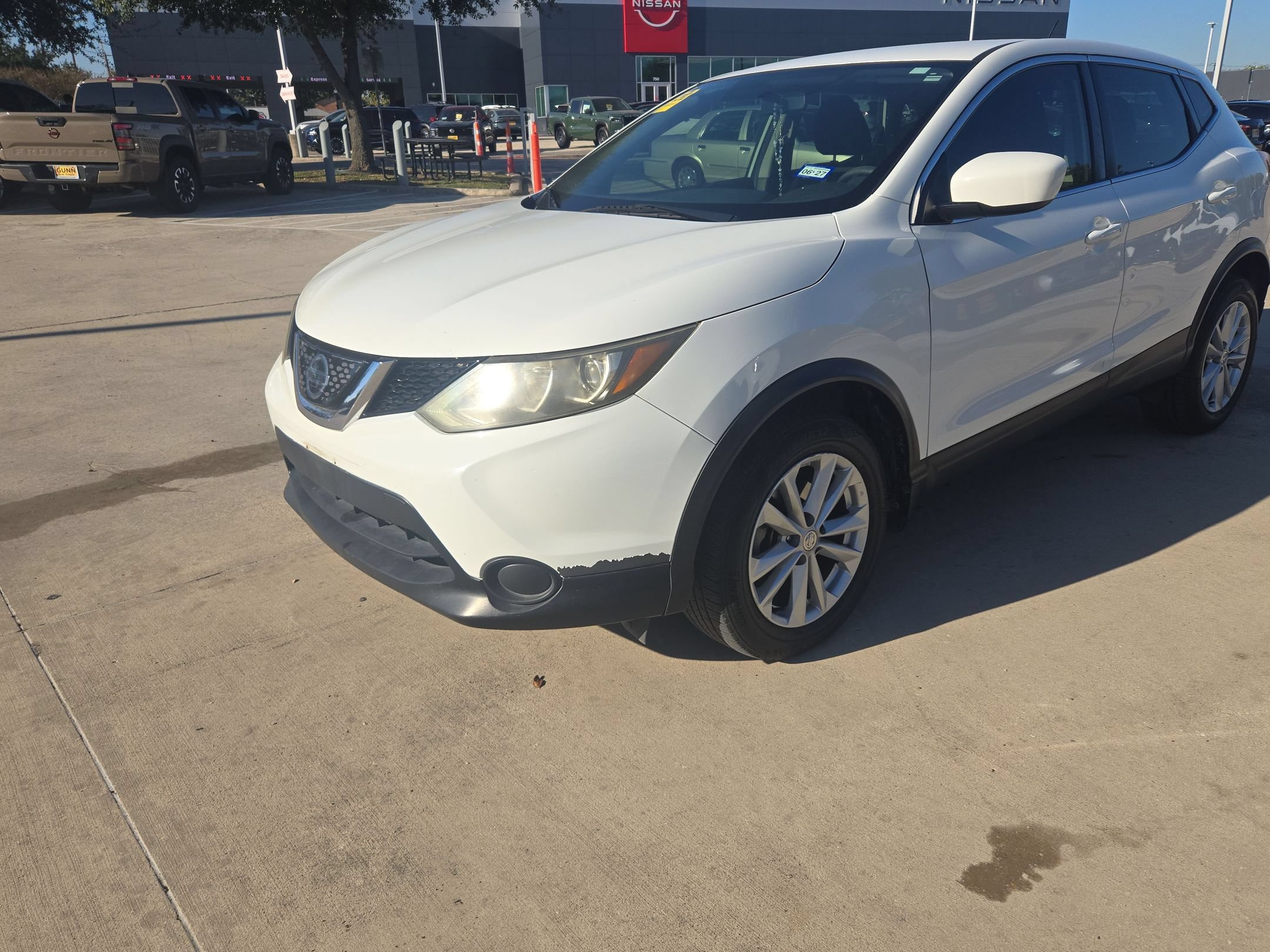 Used 2018 Nissan Rogue Sport S w/ S Appearance Package FWD image 7
