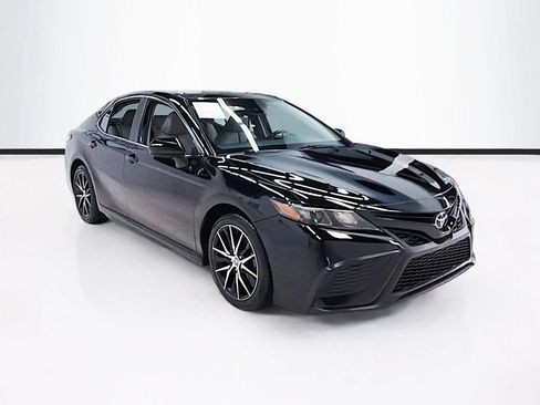 Used 2021 Toyota Camry SE FWD image 2