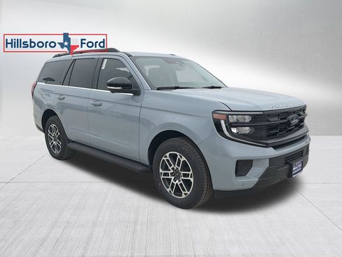 New 2026 Ford Expedition Active image 4