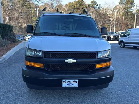 Used 2022 Chevrolet Express 2500 w/ Driver Convenience Package image 7