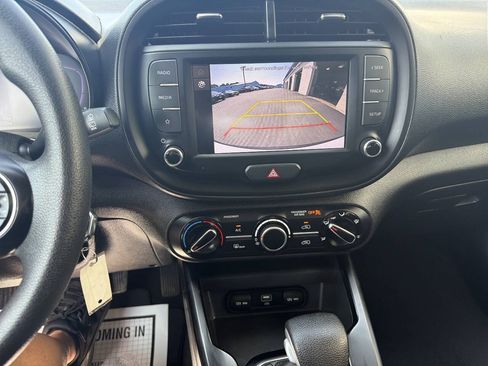 Used 2023 Kia Soul LX w/ LX Technology Package FWD image 15