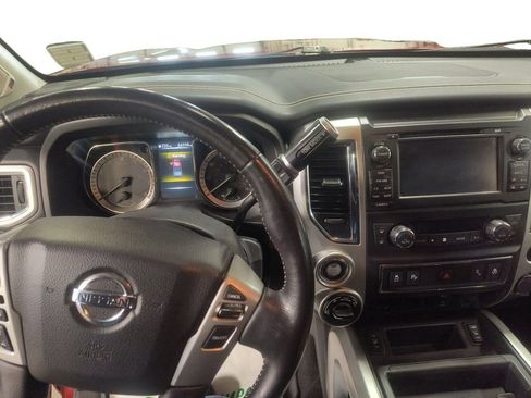 Used 2018 Nissan Titan PRO-4X w/ Pro-4x Convenience Package AWD/4WD image 12