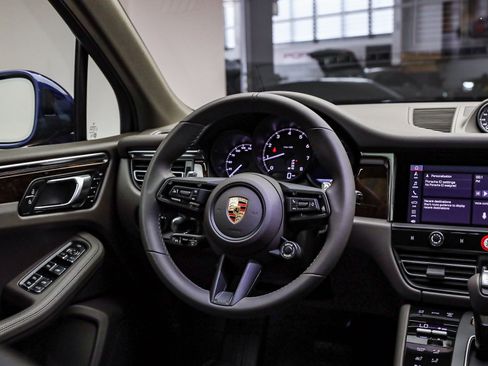 Used 2025 Porsche Macan image 19