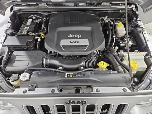 Used 2017 Jeep Wrangler Unlimited Sahara w/ Max Tow Package AWD/4WD image 20