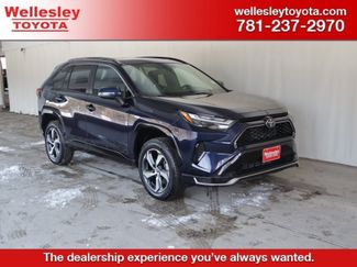 Used 2025 Toyota RAV4 SE video 1