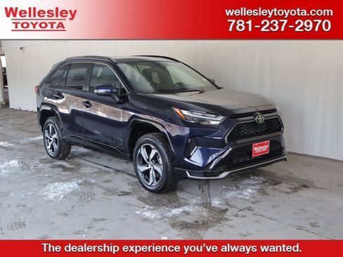 Used 2025 Toyota RAV4 SE image 1