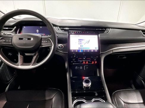 Used 2023 Jeep Grand Cherokee Limited RWD image 18