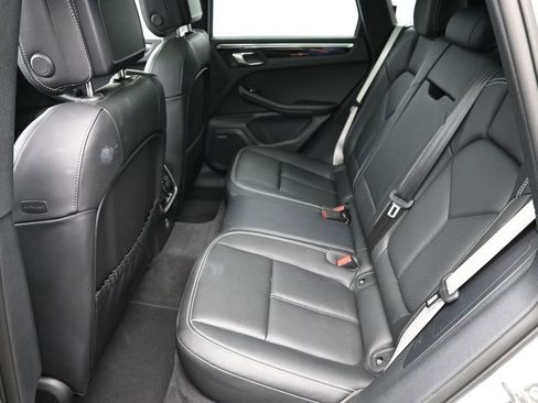 Certified 2025 Porsche Macan AWD/4WD image 7