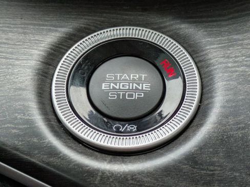 Used 2022 Jeep Grand Cherokee Limited image 34