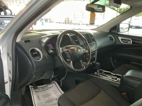 Used 2018 Nissan Pathfinder SV AWD/4WD image 13