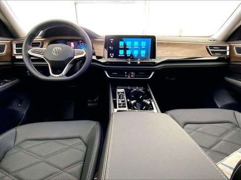 New 2026 Volkswagen Atlas SE image 6