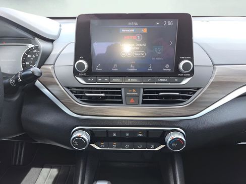 Used 2025 Nissan Altima 2.5 SV FWD image 15