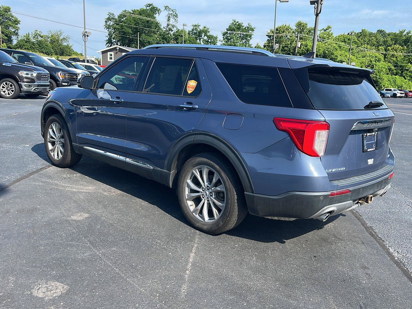 Used 2021 Ford Explorer Limited w/ Equipment Group 301A AWD/4WD image 3