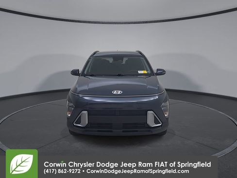 Used 2025 Hyundai Kona SEL image 5