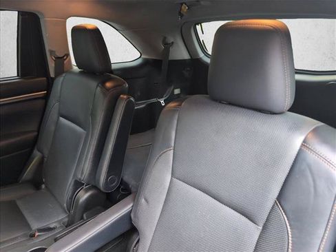 Used 2015 Toyota Highlander Limited FWD image 19
