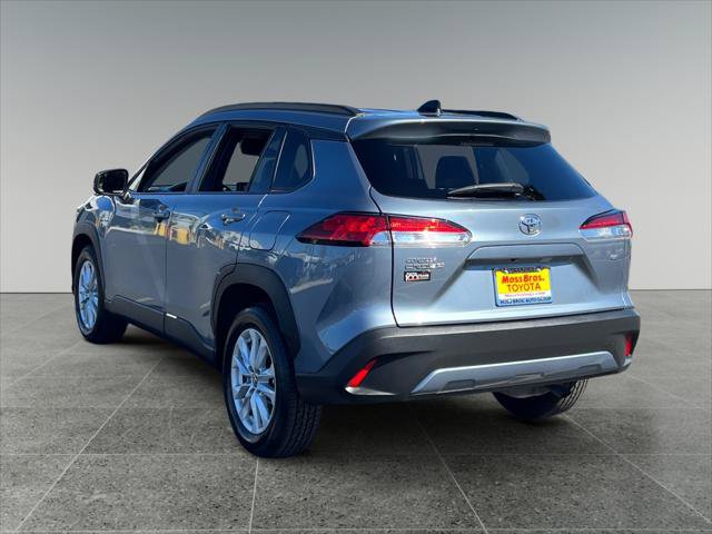 Certified 2025 Toyota Corolla Cross LE FWD image 3